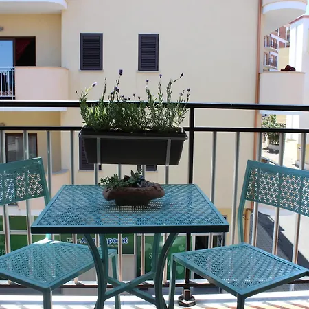 Elegance Bed & Breakfast 3*