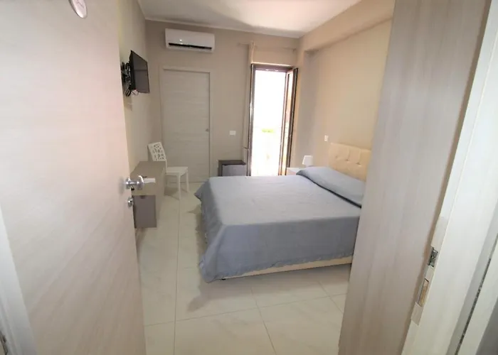 לינה וארוחת בוקר Elegance 4*