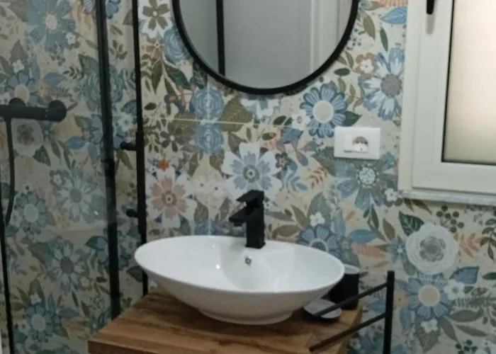 Elegance לינה וארוחת בוקר 4*