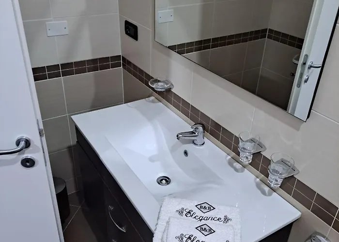 Elegance לינה וארוחת בוקר קריאטי