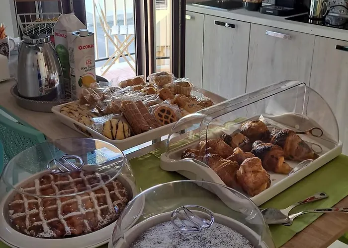 Elegance לינה וארוחת בוקר 4*